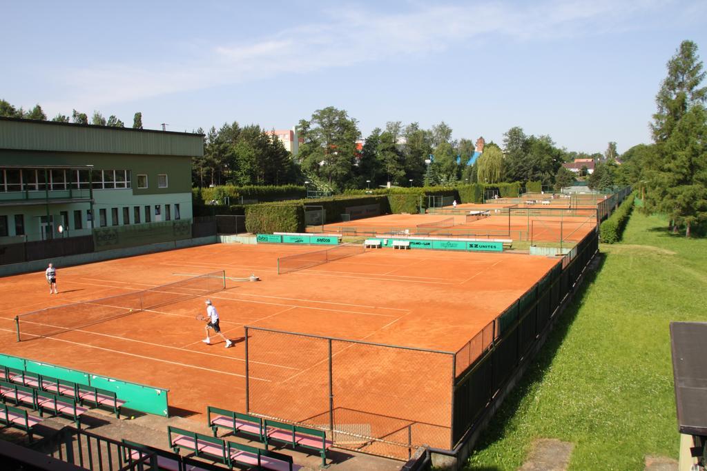 Penzion Tenis Klub Deza Valasske Mezirici Exterior photo